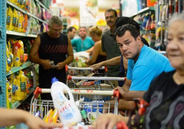 Inflação dos mais pobres acumula alta de 6,30% em 2020, aponta FGV