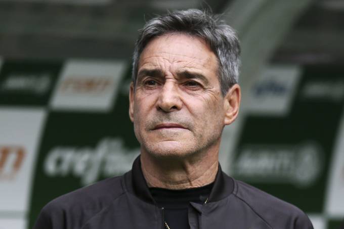 Carpegiani é anunciado como novo técnico do Vitória