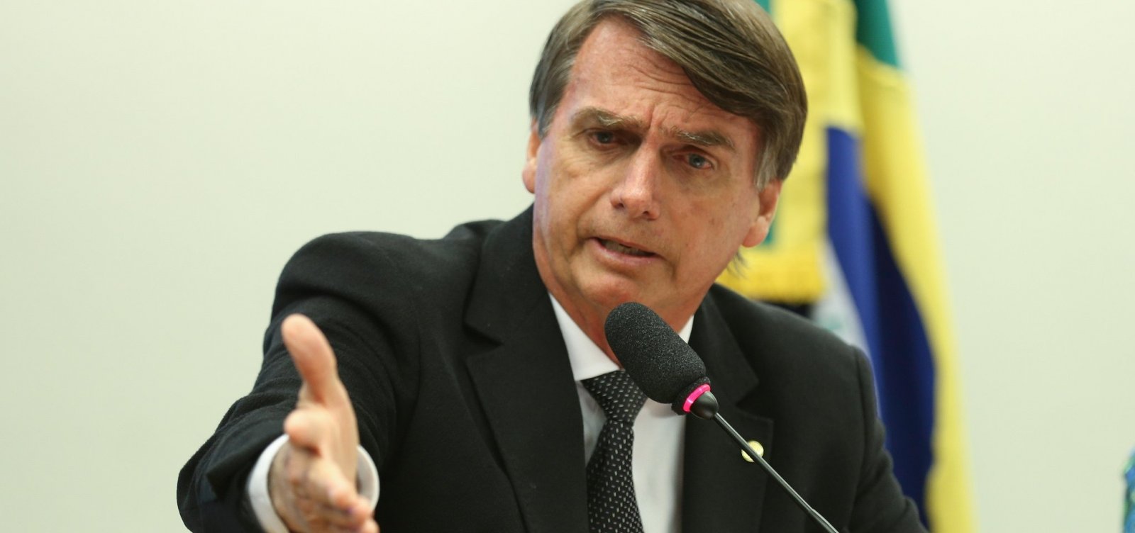 Bolsonaro diz que política de cotas é 'equivocada' e que política de combate ao preconceito é 'coitadismo'