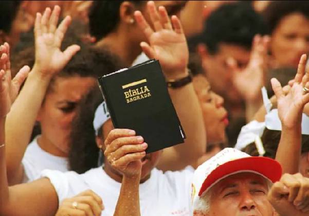 Evangélicos estão mais tristes do que católicos com o Brasil, aponta Datafolha
