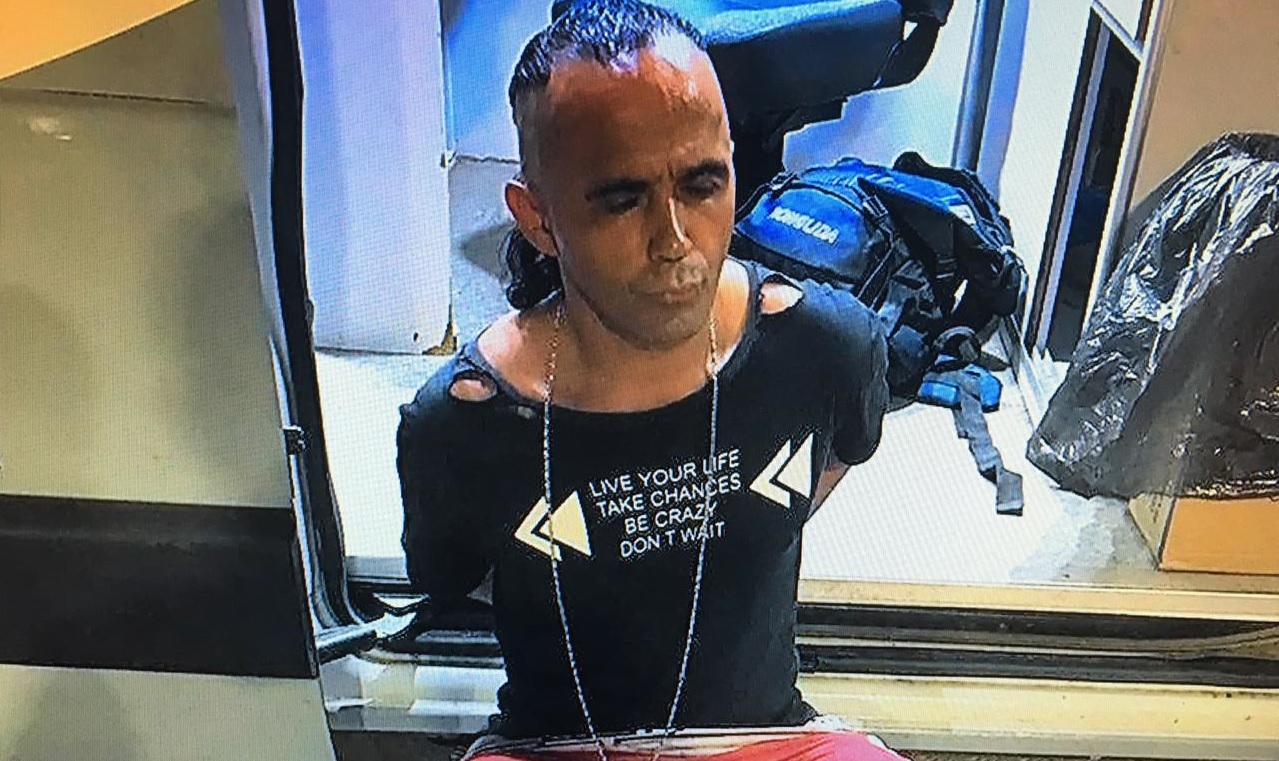 Ambulante é preso em flagrante após esfaquear pescoço de cachorro na Estação da Lapa
