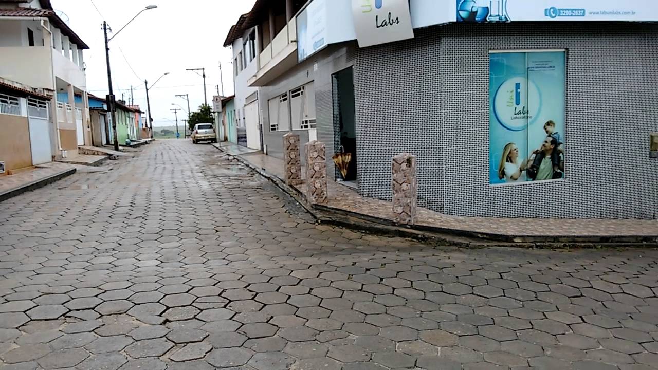 Criminosos invadem casa de gerente de posto bancário e fazem dois reféns na Bahia