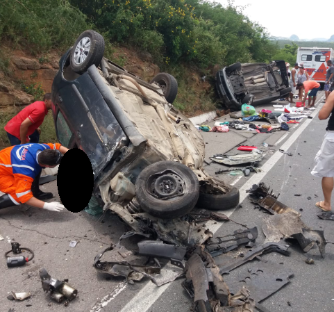 Duas pessoas morrem após colisão entre veículos na BR-116 próximo a Amargosa