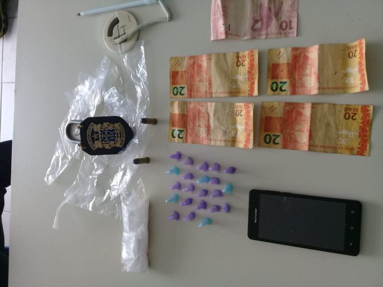 Dois homens são presos suspeitos de tráfico de drogas em Varzedo; drogas e munições são apreendidas