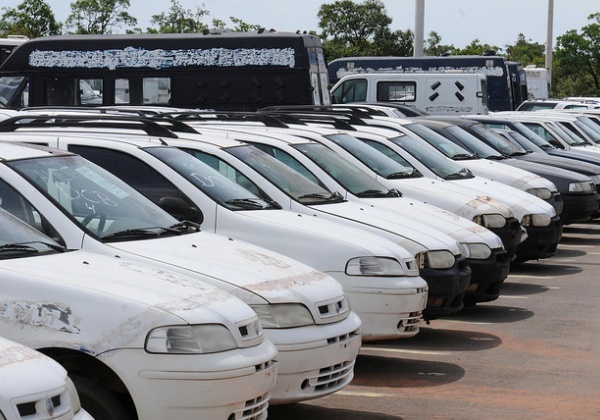 Governo arrecada R$ 1,2 milhão com venda de carros usados