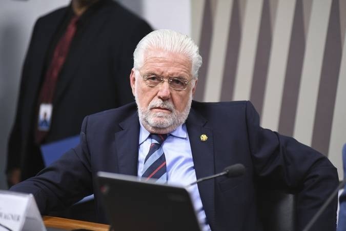 'Só posso concluir que ele é um idiota’, diz Jaques Wagner sobre Bolsonaro