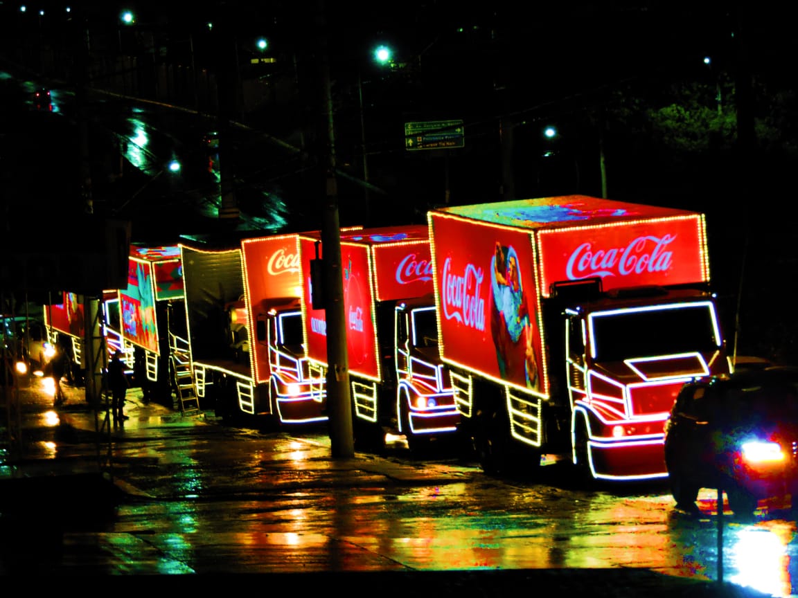 É hoje! caravana de Natal Coca-cola percorrerá ruas de SAJ; confira os  detalhes - Blog do Valente