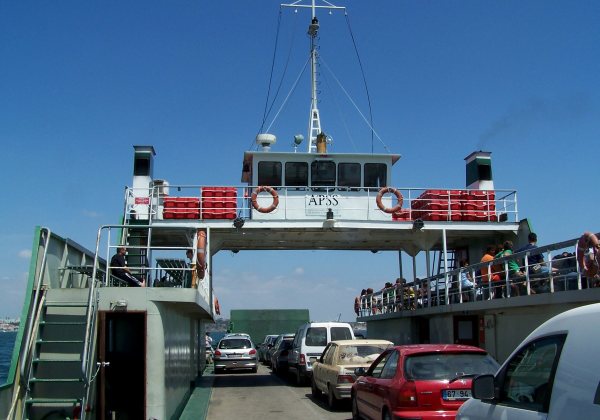 Ferry boat tem espera de até 3h para embarque de veículos em Itaparica