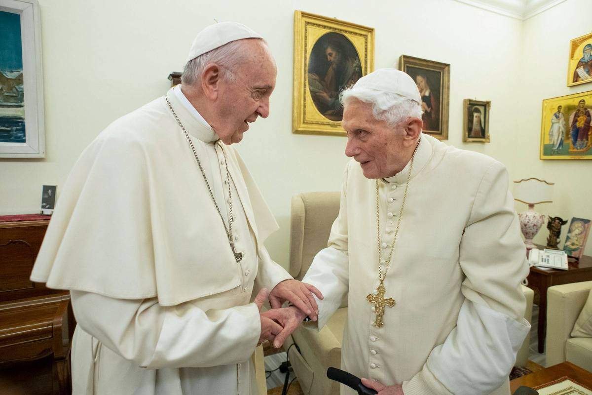 Papa emérito Bento XVI lança livro em que defende o celibato de padres