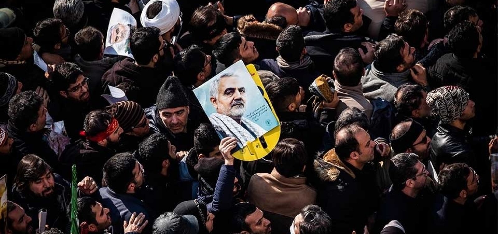 Ao menos 32 pessoas morreram e 190 ficaram feridas durante tumulto no funeral de Qassem Soleimani