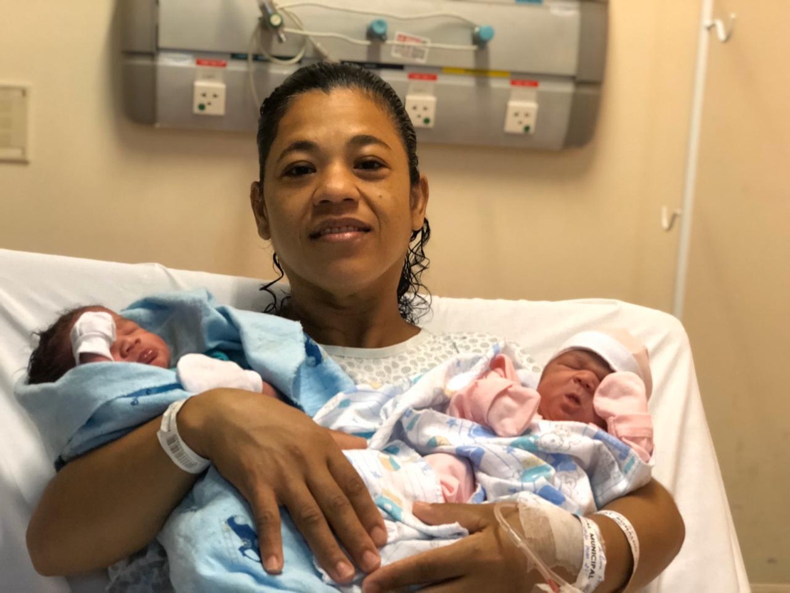 1º bebê de 2020 no Rio é gêmeo de menina nascida no penúltimo minuto de 2019