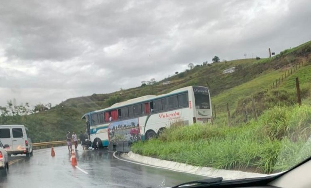 Ônibus bate de frente com carreta em rodovia do sudoeste da Bahia; não houve feridos
