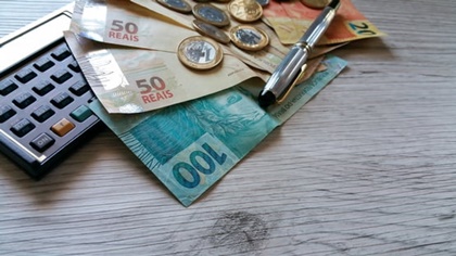 Salário mínimo de R$ 1.100 fica abaixo da inflação em 2021