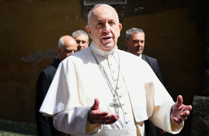 Papa lamenta que bicho de estimação substitua filhos, "Tira a nossa humanidade"