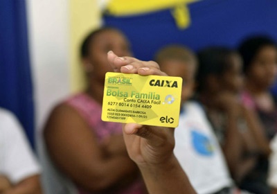 'Nós vamos chegar a no mínimo R$ 300', diz Bolsonaro sobre novo Bolsa Família