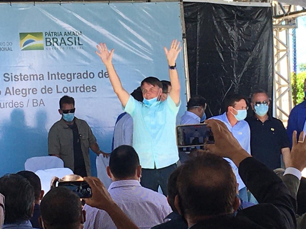 Bolsonaro inaugura sistema de abastecimento em 1º evento público na Bahia  após se recuperar da Covid-19 - Blog do Valente