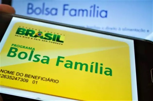 Governo avalia reestruturação do Bolsa Família para ampliar número de famílias atendidas