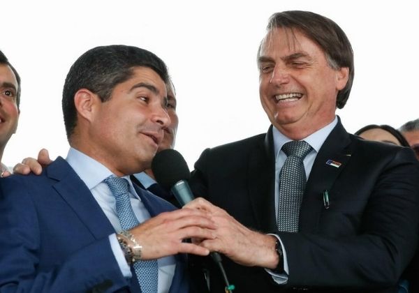 Bolsonaro avalia abrir mão da candidatura de Roma para apoiar ACM Neto, diz jornal