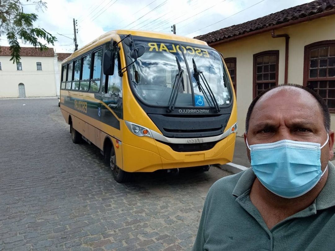 Conceição do Almeida ganha micro-ônibus escolar novo, anuncia prefeito