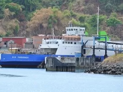 Ferry Rio Paraguaçu tem problema mecânico e passageiros dizem que ficaram parados no meio do mar