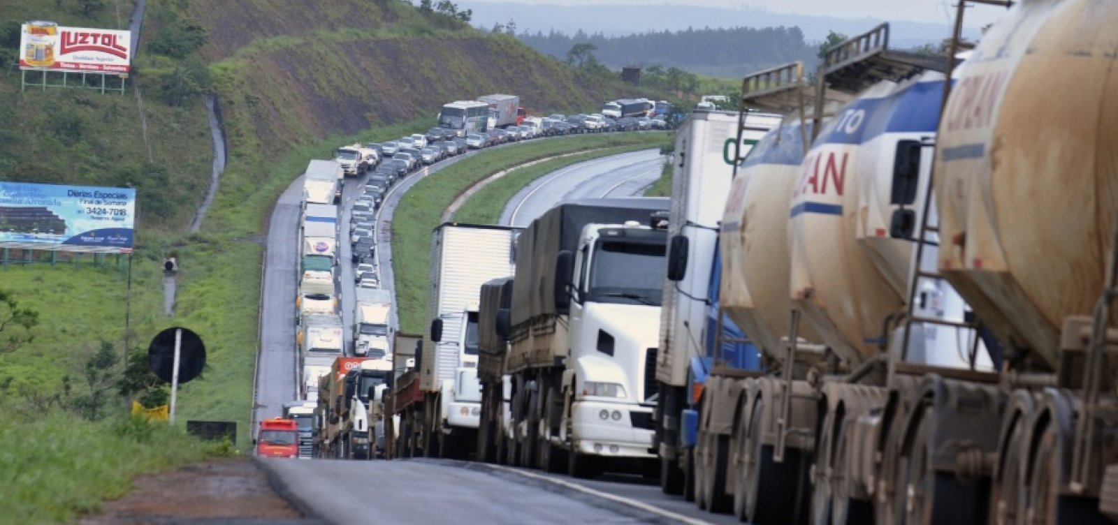 Governo lança incentivos a caminhoneiros para conter ameaças de greve