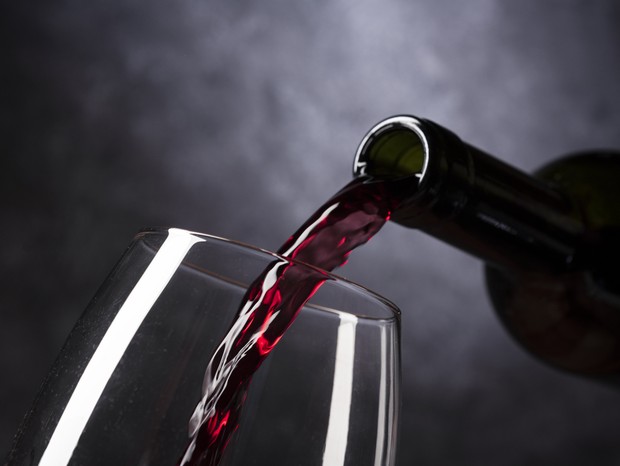 Pesquisa sugere que tanino, presente no vinho, pode inibir infecção por Covid-19