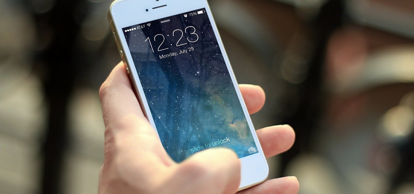 Procon multa Apple em R$ 10 milhões por celulares sem carregador