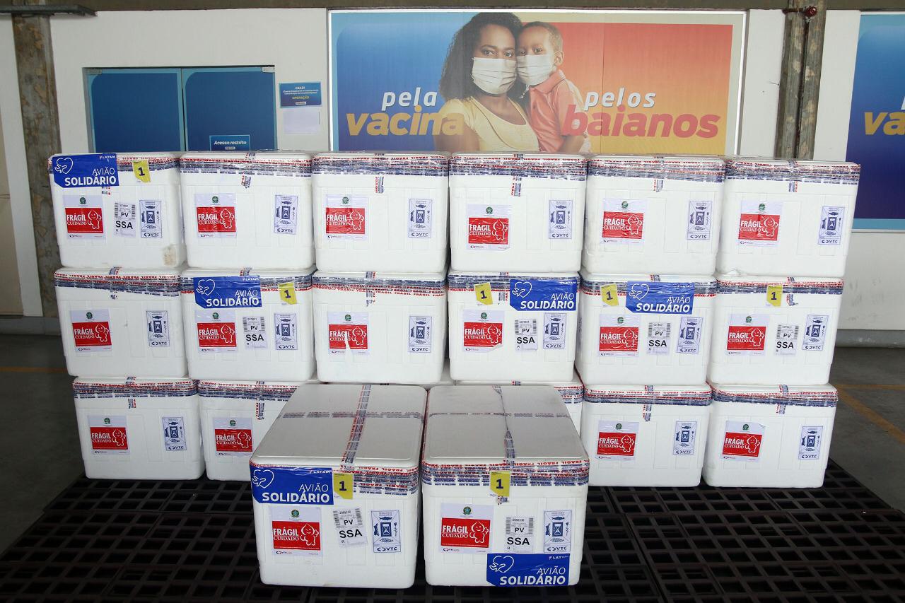 Nova remessa de vacinas chega à Bahia e estado ultrapassa 2 milhões de doses recebidas