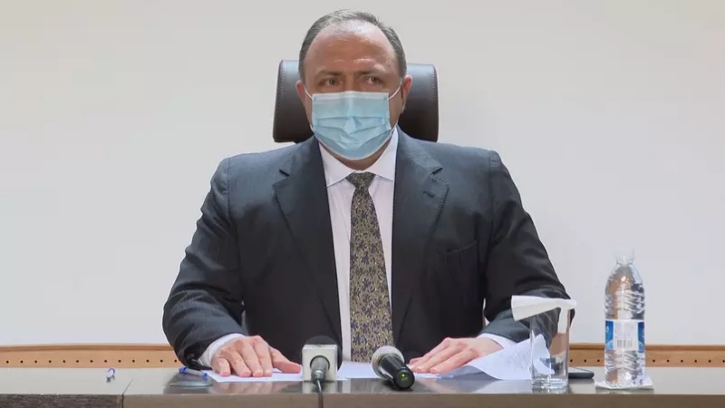 Pazuello diz que fica no cargo enquanto Bolsonaro busca 'reorganizar' Ministério da Saúde