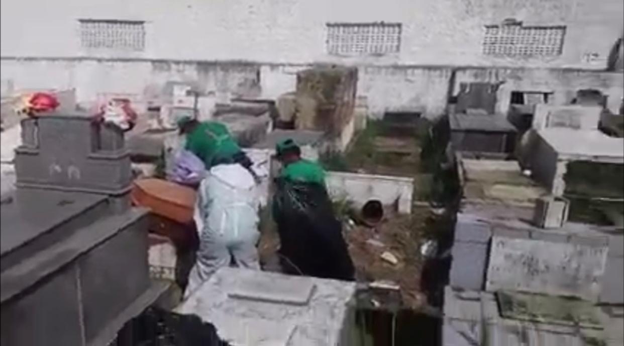 Coveiros de SAJ estão realizando sepultamentos de vítimas da Covid sem as devidas proteções, conta denunciante