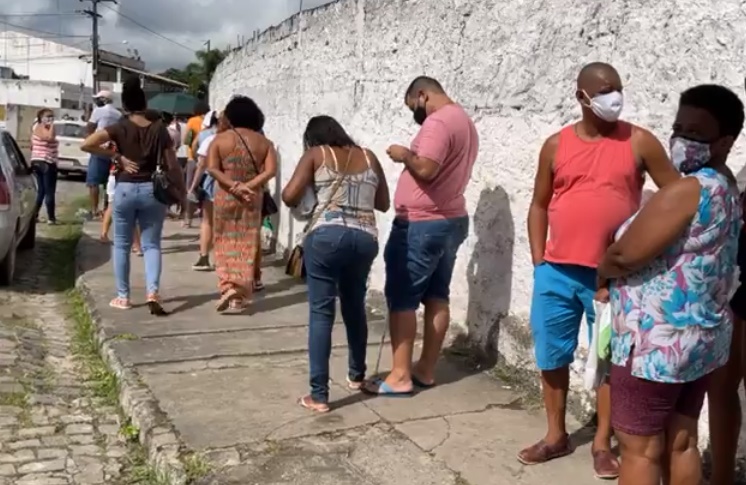Fila no Ginásio de esportes 1