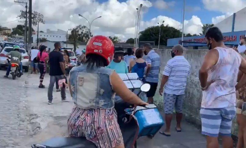 Fila no Ginásio de esportes 3