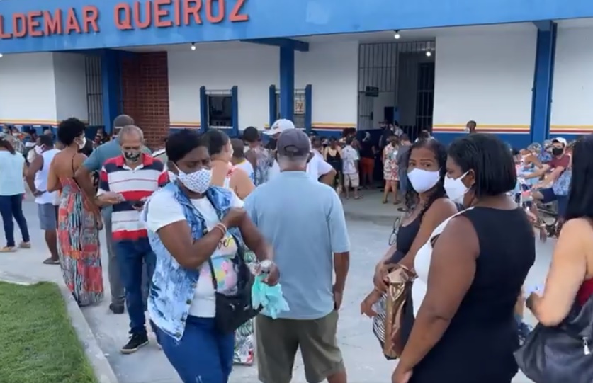 Fila no Ginásio de esportes 4
