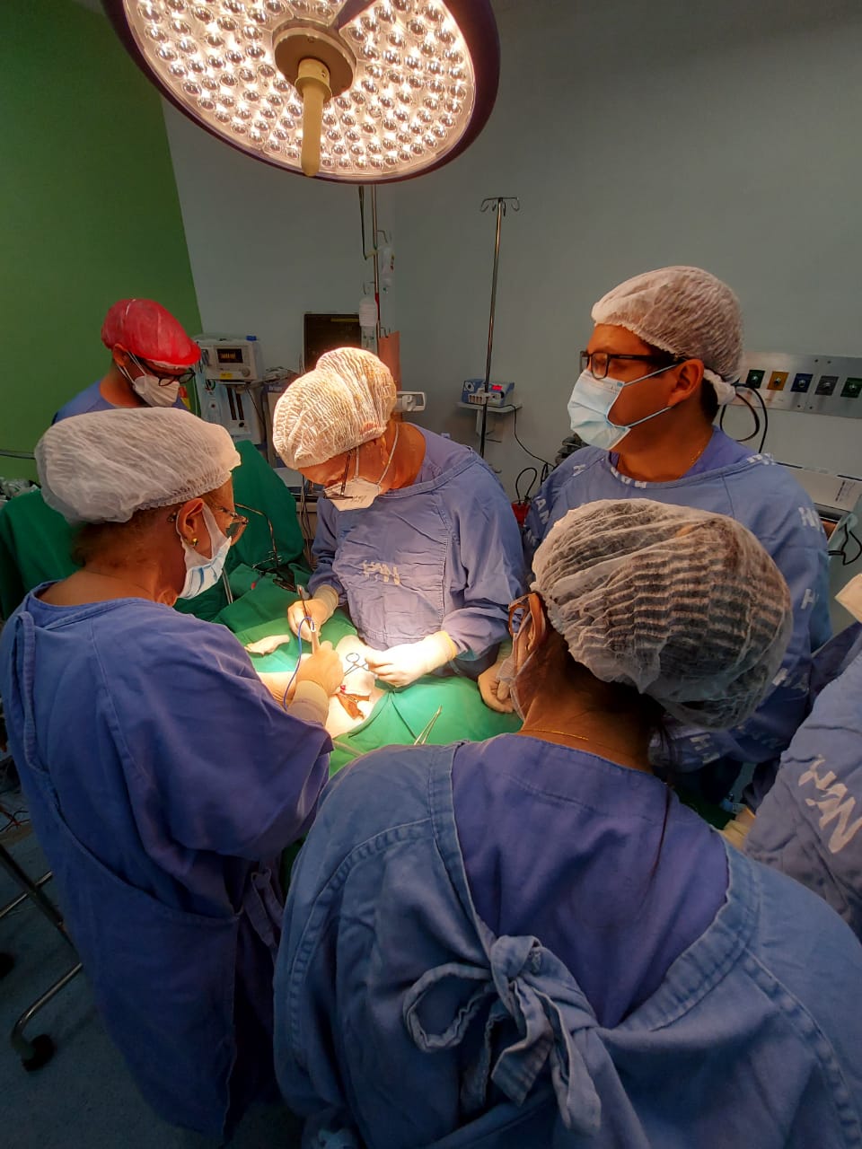 Pela-primeira-vez-equipe-100-baiana-realiza-cirurgia-para-separacao-de-gemeos-siameses-7