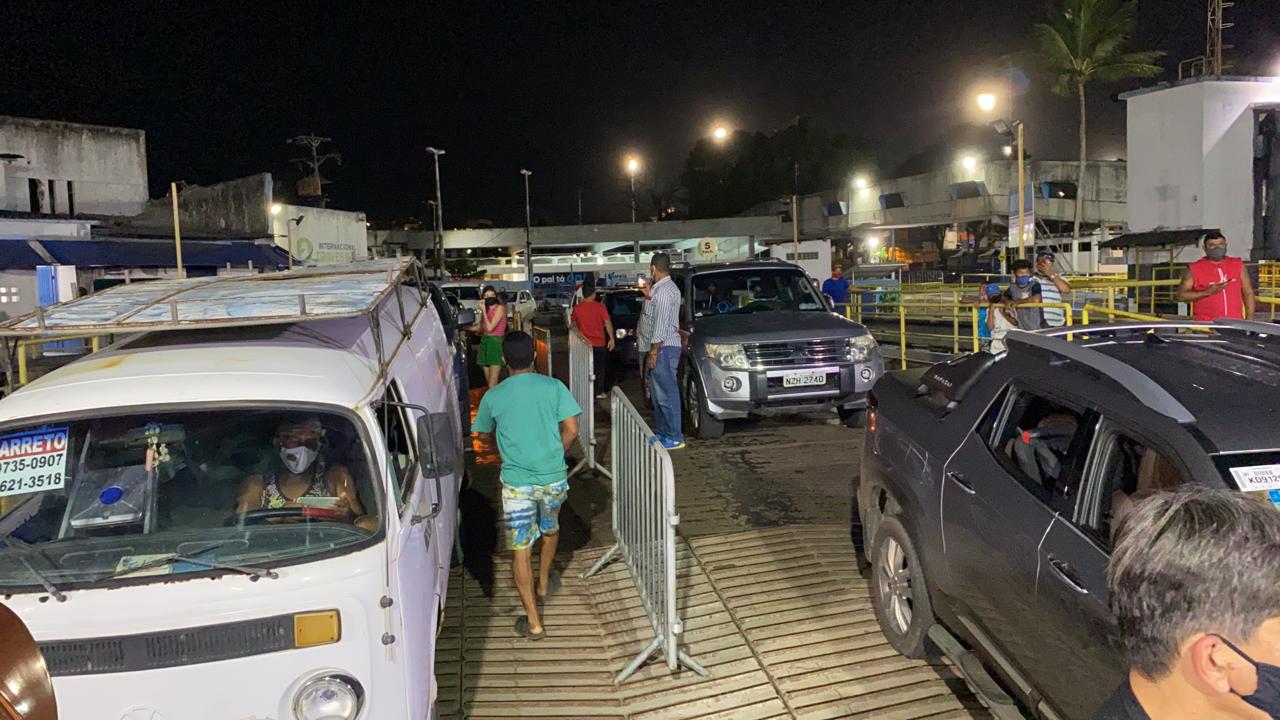 Movimento de saída na rodoviária e ferry boat em Salvador é intenso por causa dos festejos de final de ano
