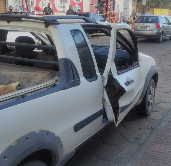 Carro estacionado explode e motorista sai ileso no Espírito Santo