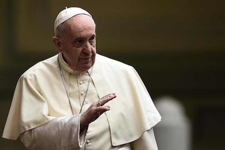 Papa Francisco é internado para cirurgia, revela Vaticano