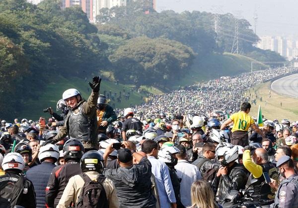 Presidente faz passeio de moto neste domingo de Dia dos Pais em Brasília