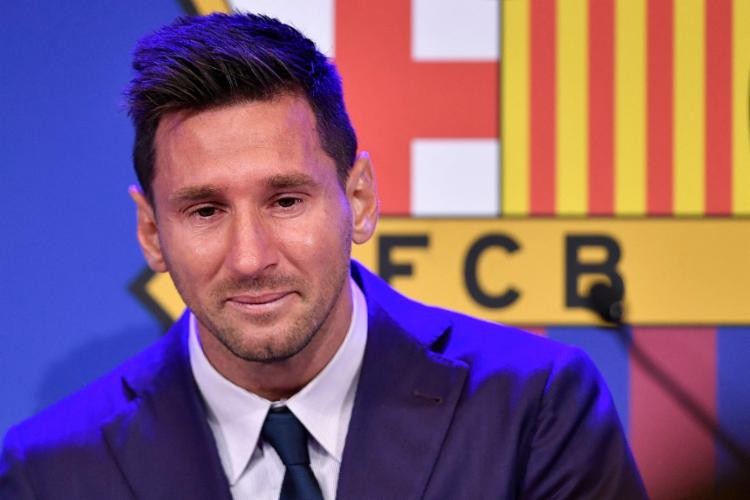 Messi se emociona na despedida e admite que assinar com PSG "é uma possibilidade"