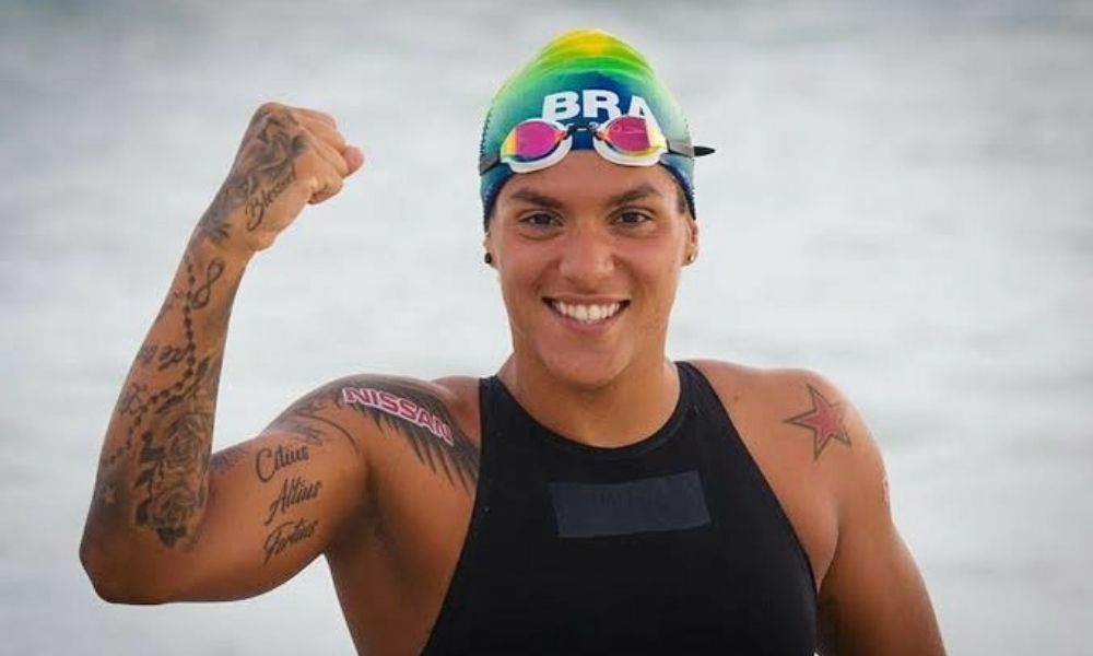 Ana Marcela Cunha leva a melhor e garante ouro na maratona aquática