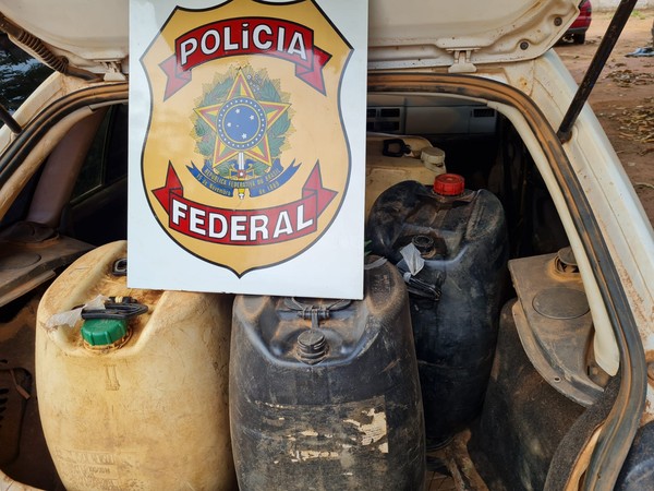 Homens são presos por revenderem gasolina boliviana 