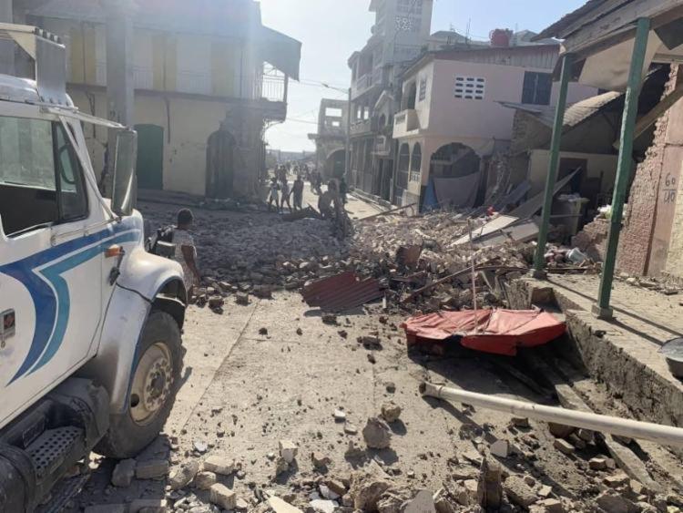 Número de mortos no terremoto do Haiti ultrapassa 700