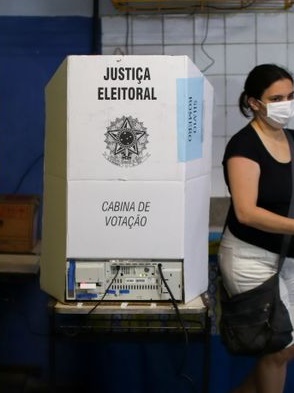 Eleitores de mais 18 municípios escolhem novos prefeitos