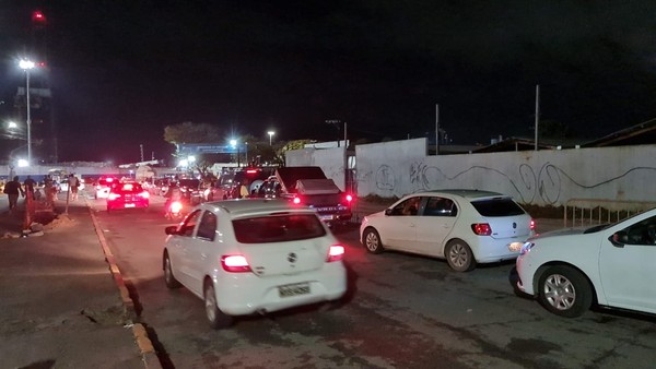 Ferry tem movimento intenso no Terminal de São Joaquim