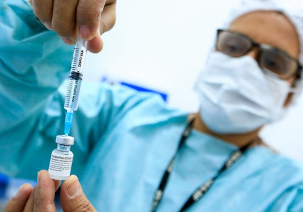 Polícia de Sergipe investiga acusado de tomar cinco doses de vacina