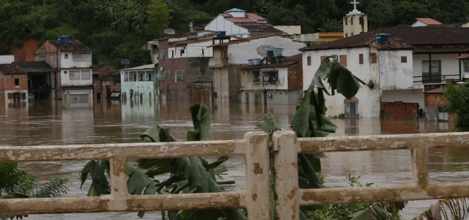 Chuva deixa 230 cidades da Bahia em estado de emergência