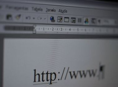 Governo publica MP que cria 'Internet Brasil' para promover acesso gratuito à web