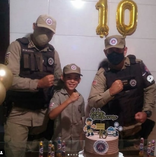 Policiais da 5ª CIPM participam do aniversário de criança em Varzedo