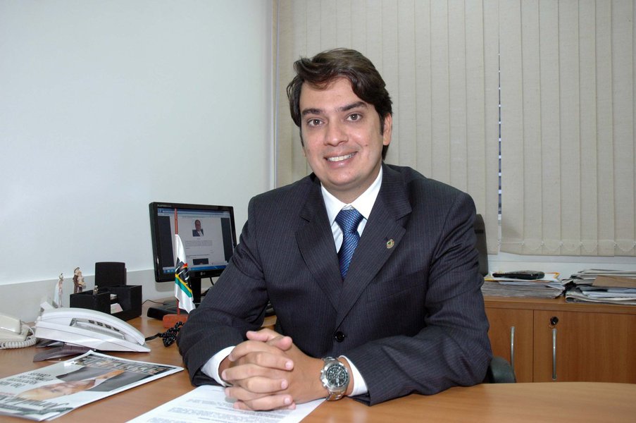 Pedro Tavares destina aparelho de Raio X para Cabaceiras do Paraguaçu