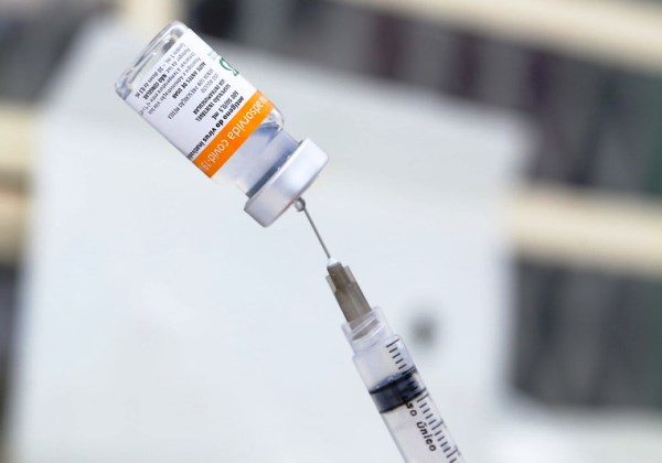 Covid-19: nova vacina francesa tem eficácia de 100% contra hospitalizações e casos graves, segundo fabricantes